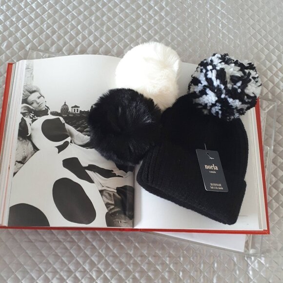 NIB / NWT Norla black beanie hat toque 3 pom pom box set - Picture 1 of 5